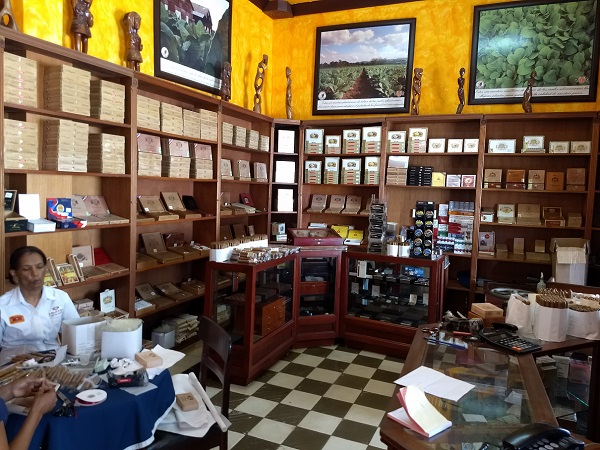 Dominican Cigars -La Leyenda del Cigarro